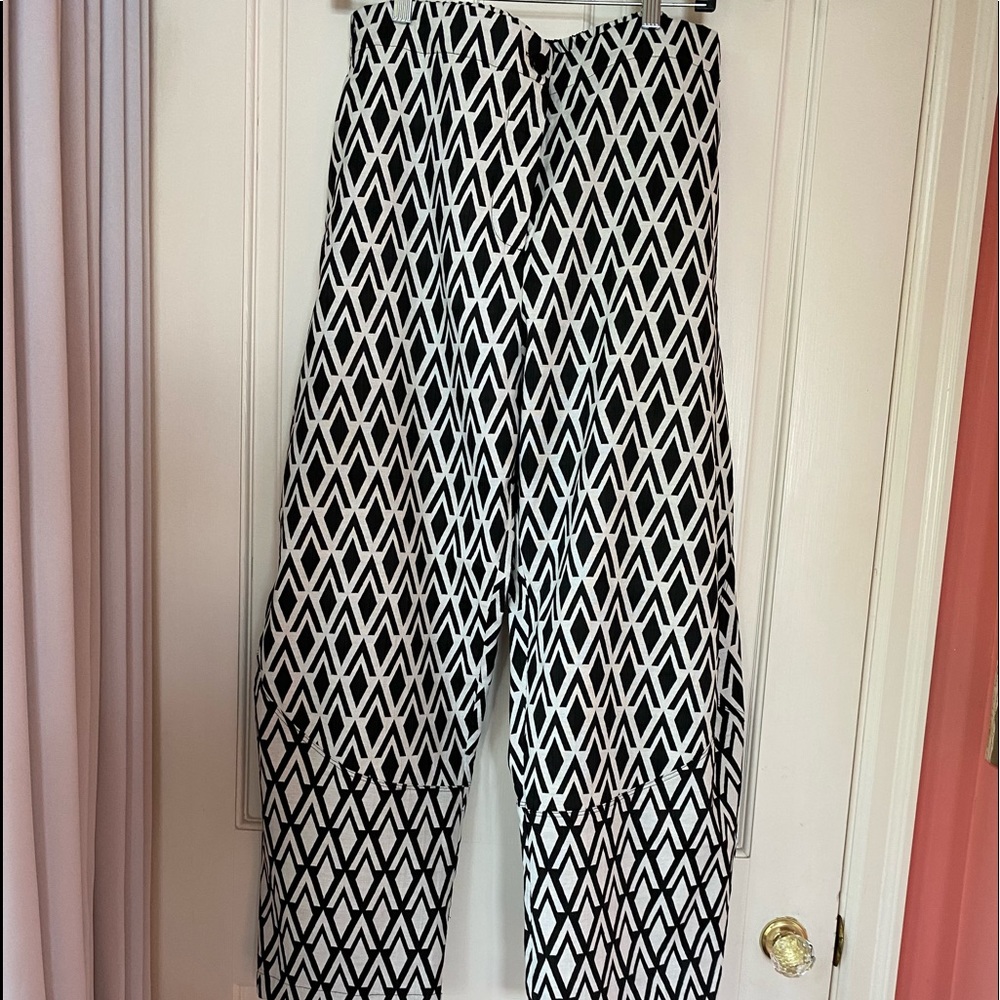 Ruti black and white diamond patterned trousers. Worn once.
